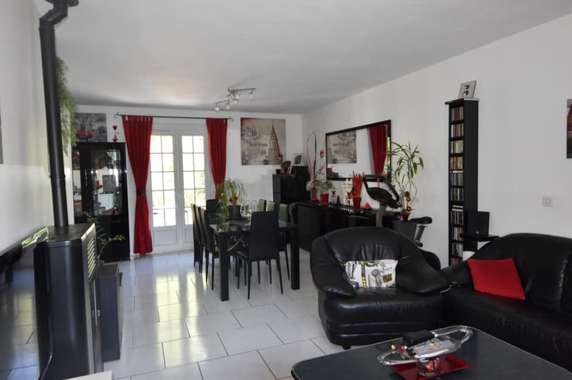 https://media.rightmove.co.uk/property-photo/0f5445cb6/94896831/0f5445cb6d03e5808105cb48630fd5ac.jpeg