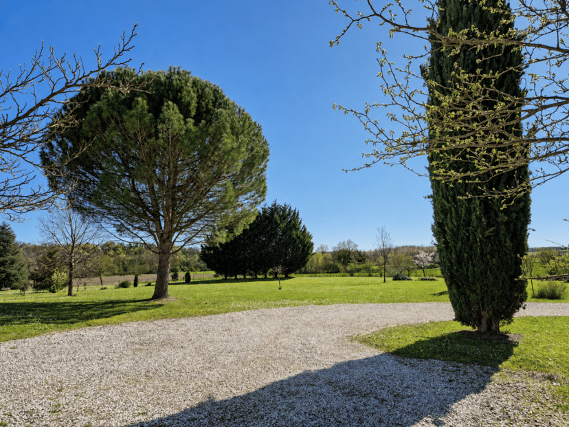https://media.rightmove.co.uk/property-photo/114245c57/92628831/114245c57c793a8129b4bdefad4910a6.png