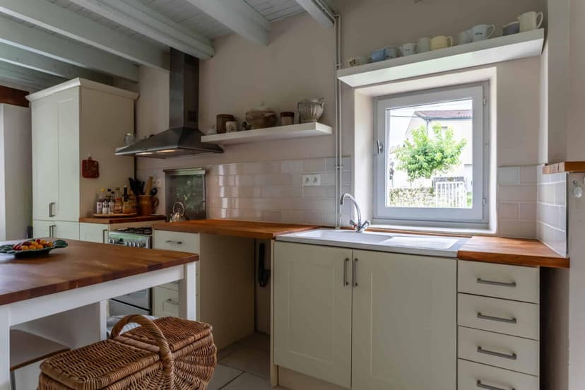 https://media.rightmove.co.uk/property-photo/1799ebac9/92208633/1799ebac9e629ad967dab9bcbb5d8ab8.jpeg