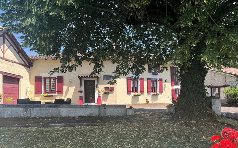 https://media.rightmove.co.uk/property-photo/192dba644/89642055/192dba644b77989c29f6468a44bfb5e0.jpeg