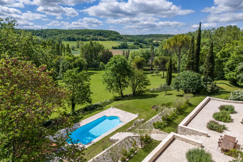 https://media.rightmove.co.uk/property-photo/232ac9197/92213079/232ac91970f83e08433764c9e9596f7f.jpeg