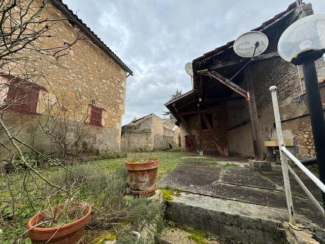 https://media.rightmove.co.uk/property-photo/23d21f460/91808532/23d21f460611ea2270a0b249f43beb9c.jpeg