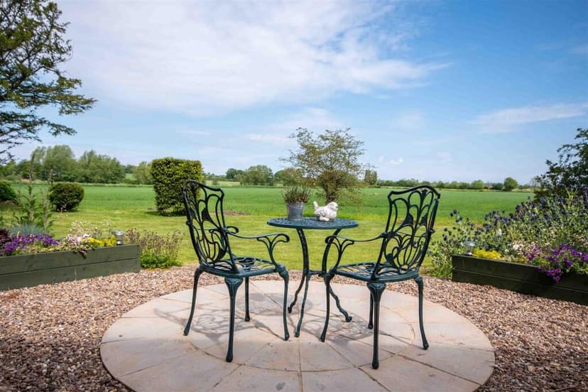 https://media.rightmove.co.uk/property-photo/25a669b84/91058502/25a669b8480562f71bbc869eaa06c1f0.jpeg