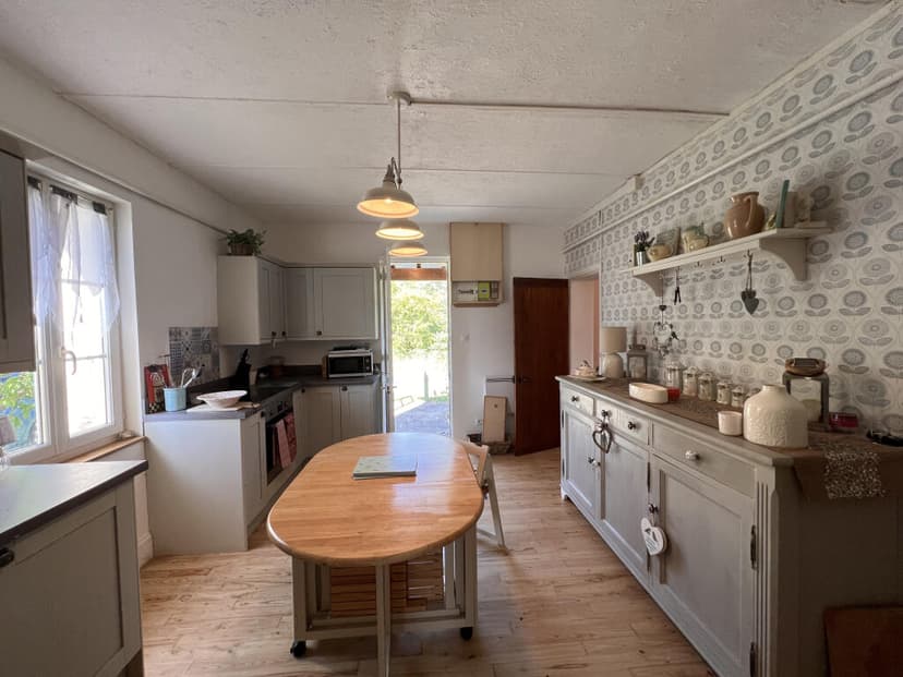 https://media.rightmove.co.uk/property-photo/25d48be46/91970409/25d48be462513fcde3ced22d096ca86b.jpeg