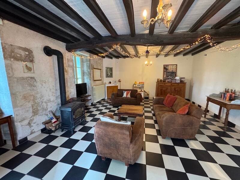 https://media.rightmove.co.uk/property-photo/28e583127/89683218/28e583127ad35990db4ae8697daa4035.jpeg