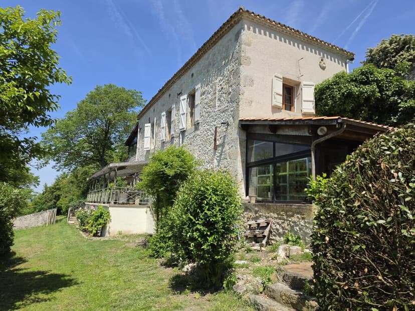 https://media.rightmove.co.uk/property-photo/292ed08fb/89459490/292ed08fb16f00505673b61271055495.jpeg