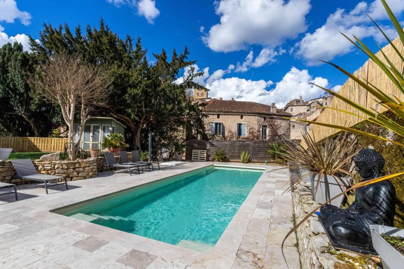 https://media.rightmove.co.uk/property-photo/29dce6180/92184366/29dce61800265b5fe3753dda64040266.jpeg