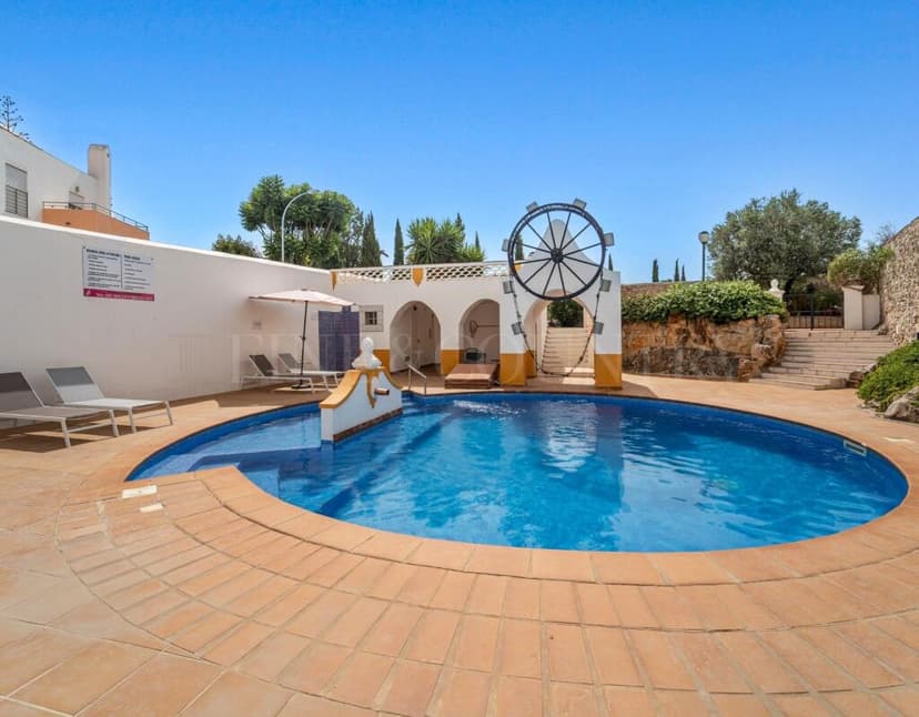https://media.rightmove.co.uk/property-photo/2ae794fb7/92022303/2ae794fb7e8838578171739714462a57.jpeg