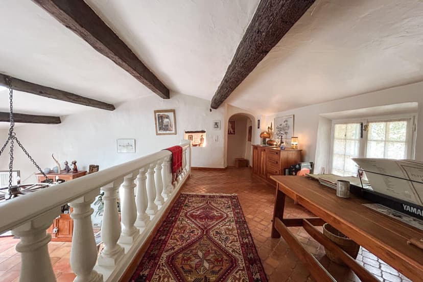 https://media.rightmove.co.uk/property-photo/2f1c5b32a/93632130/2f1c5b32a5548f956462a2f9d4578603.jpeg