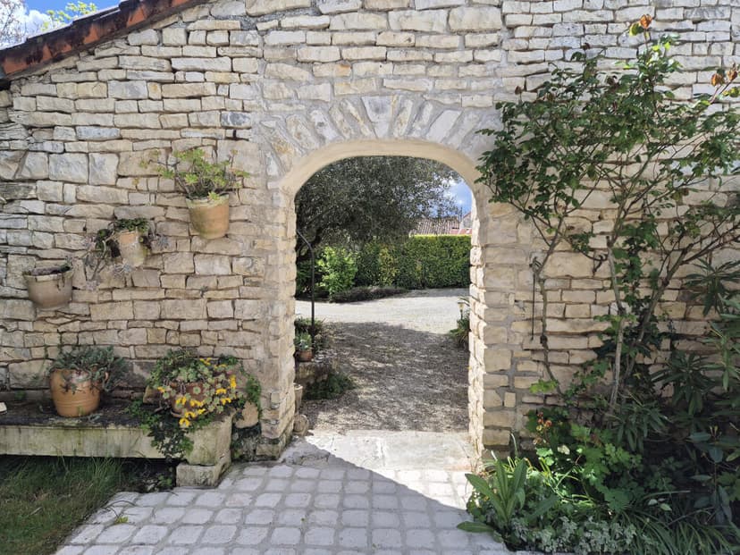 https://media.rightmove.co.uk/property-photo/2f5353c44/89554998/2f5353c4438fa2a65b30aace75b4b23a.jpeg