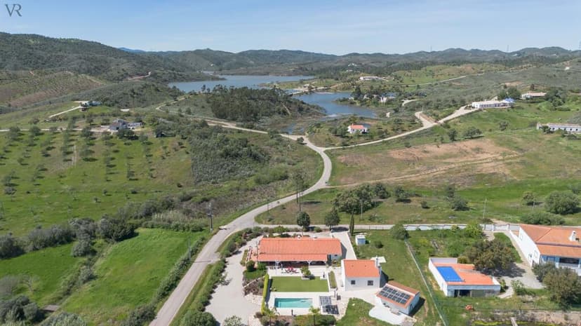 https://media.rightmove.co.uk/property-photo/30dc7ea82/89567700/30dc7ea8296c4b5d06cf700c93d258d1.jpeg