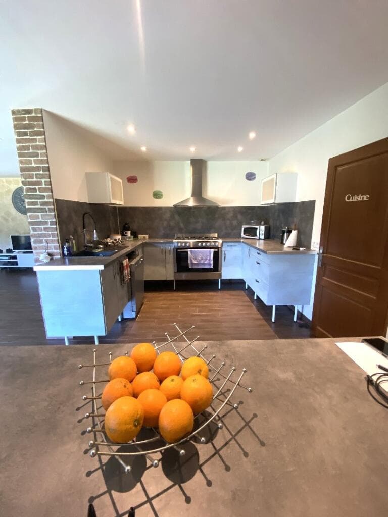 https://media.rightmove.co.uk/property-photo/3109329d6/89688075/3109329d68adf56ef849fd32ce6c1976.jpeg