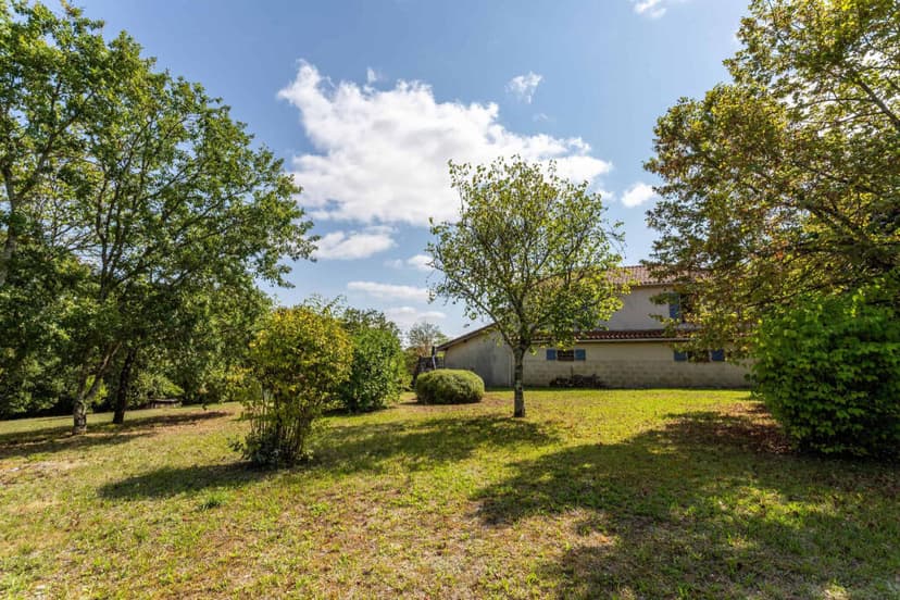 https://media.rightmove.co.uk/property-photo/33922d687/93870567/33922d687b595ecf56b120ecc01d8ea6.jpeg