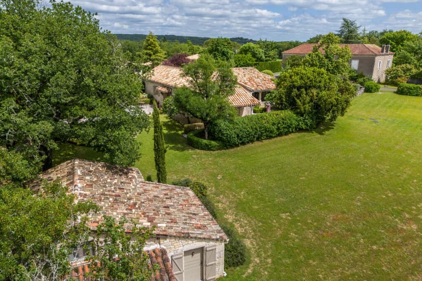 https://media.rightmove.co.uk/property-photo/36a9e07f1/91796733/36a9e07f1059e9315ebba94d8a80afc7.jpeg