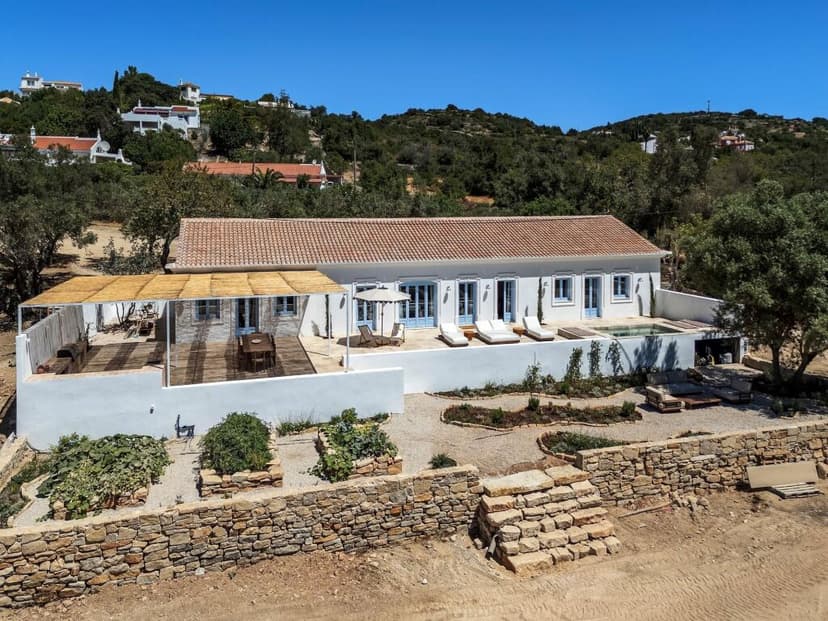 https://media.rightmove.co.uk/property-photo/39ec47a4a/92021019/39ec47a4a026cc152f99bdf4828cc1e4.jpeg