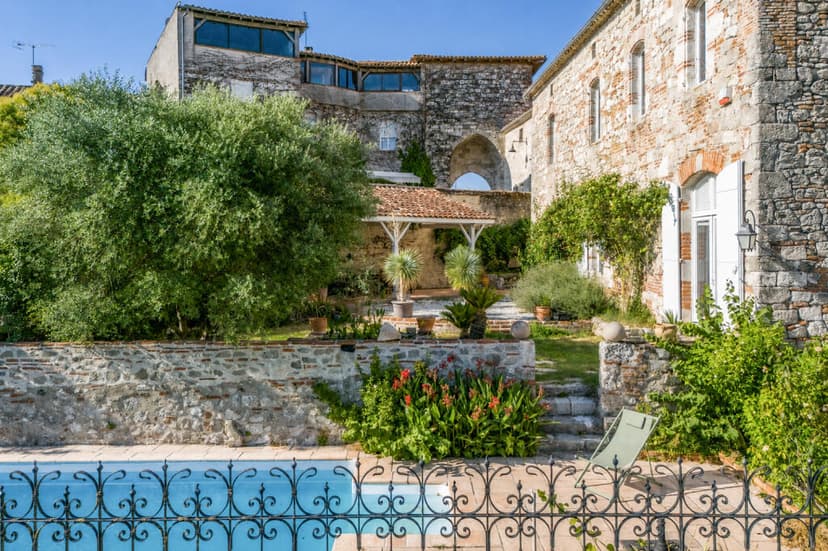 https://media.rightmove.co.uk/property-photo/44b25b8b3/92208375/44b25b8b31d52df6eca7b6512716fa3d.jpeg