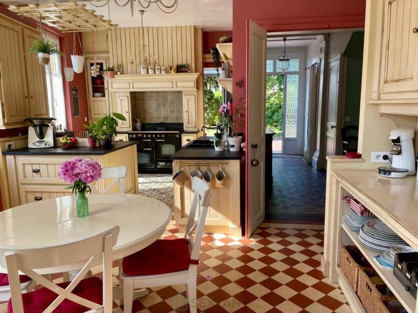 https://media.rightmove.co.uk/property-photo/49e15f755/89617596/49e15f7555ffc3219744ec9fa3b0fe9f.jpeg