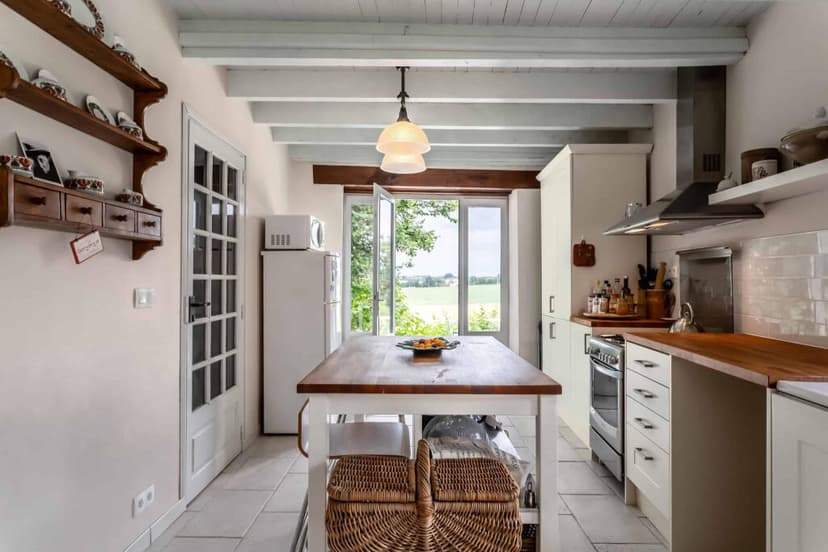 https://media.rightmove.co.uk/property-photo/4a14d1493/92208633/4a14d149335ba48cd70aac150d3f2641.jpeg