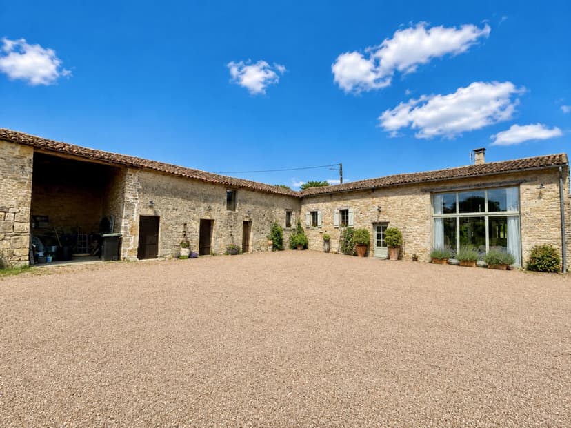 https://media.rightmove.co.uk/property-photo/4a2a55a86/89554731/4a2a55a866c9e09250a8023dd4adc929.jpeg