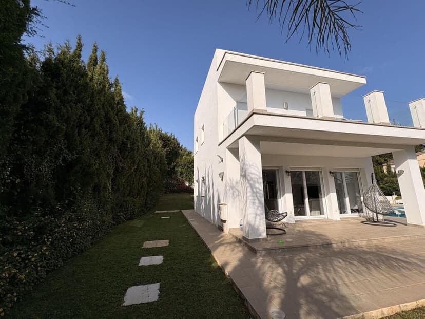 https://media.rightmove.co.uk/property-photo/4c3f84b5f/89566419/4c3f84b5f276cb15ce09b5500b5b4e11.jpeg