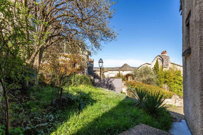 https://media.rightmove.co.uk/property-photo/4ce116948/92213139/4ce1169480eb75b5526ddbc0ddcc9196.jpeg