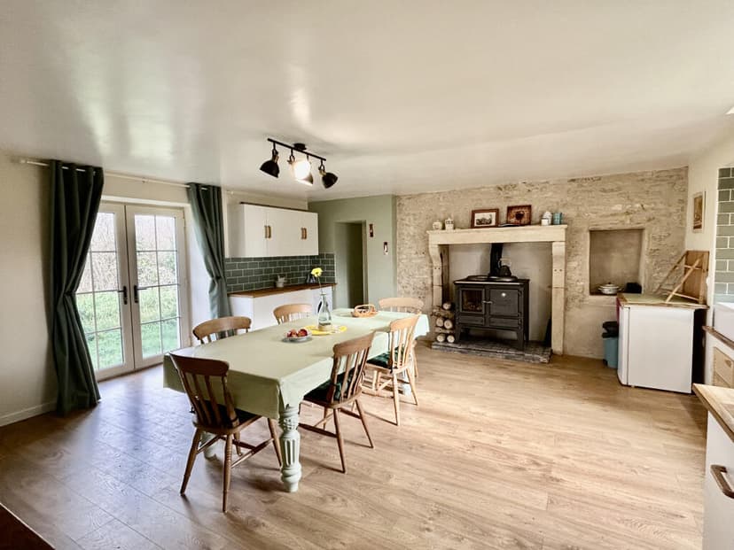 https://media.rightmove.co.uk/property-photo/4e8f265a2/89554842/4e8f265a25658efa61b9991dc1488226.jpeg