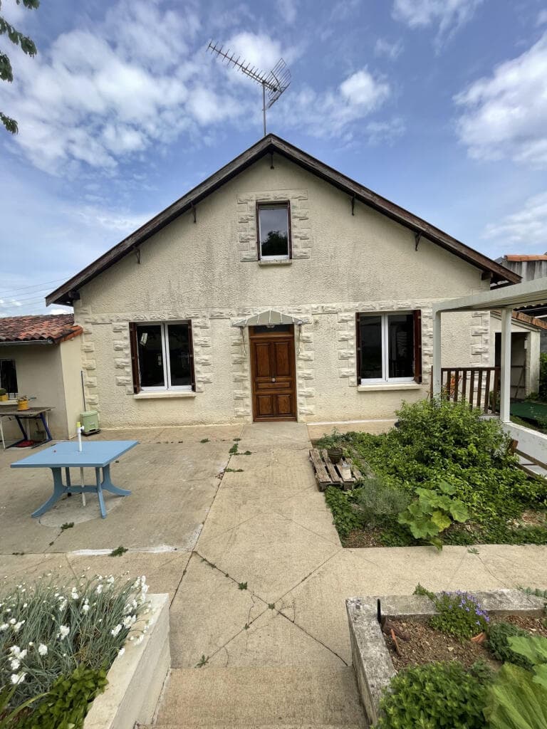 https://media.rightmove.co.uk/property-photo/4eb5a6ea8/89554914/4eb5a6ea8595ff019a894438570370af.jpeg