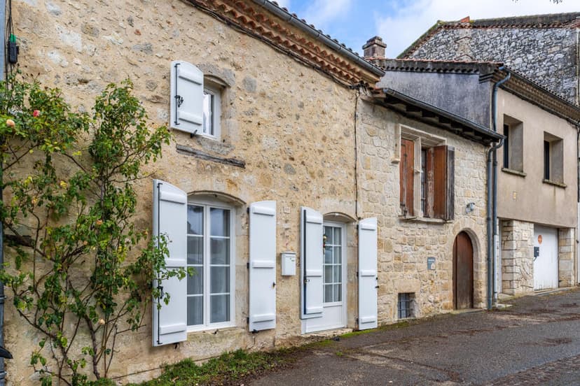 https://media.rightmove.co.uk/property-photo/596a9bf89/92208459/596a9bf89fbaebf2c123e5764f35d3ce.jpeg