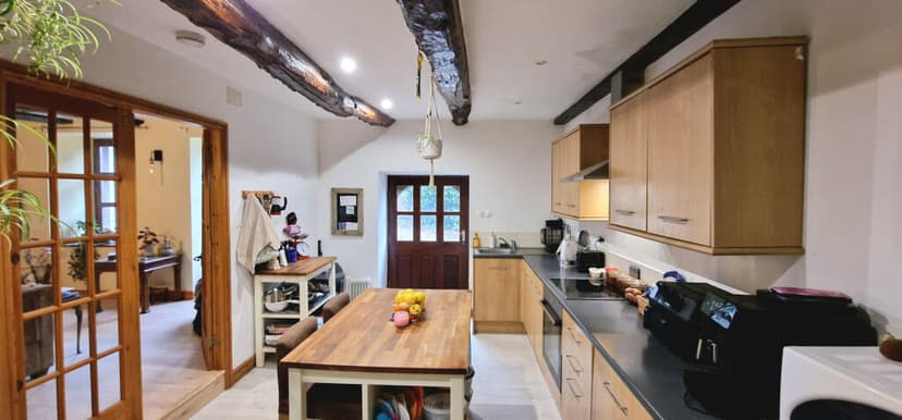 https://media.rightmove.co.uk/property-photo/62b51bf90/172148825/62b51bf90da063c6451a3648cd98526e.jpeg
