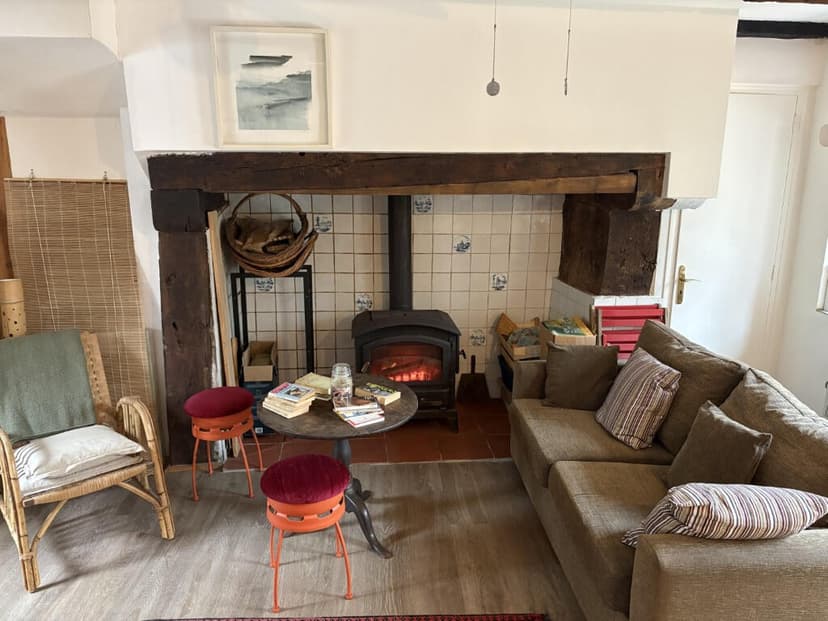 https://media.rightmove.co.uk/property-photo/6517adb5a/90277605/6517adb5a56221c9f2308ffd056c5bcc.jpeg