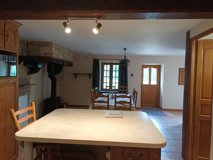 https://media.rightmove.co.uk/property-photo/6b6f0899c/89582916/6b6f0899c54304958d4fa4d6b70ee7eb.jpeg