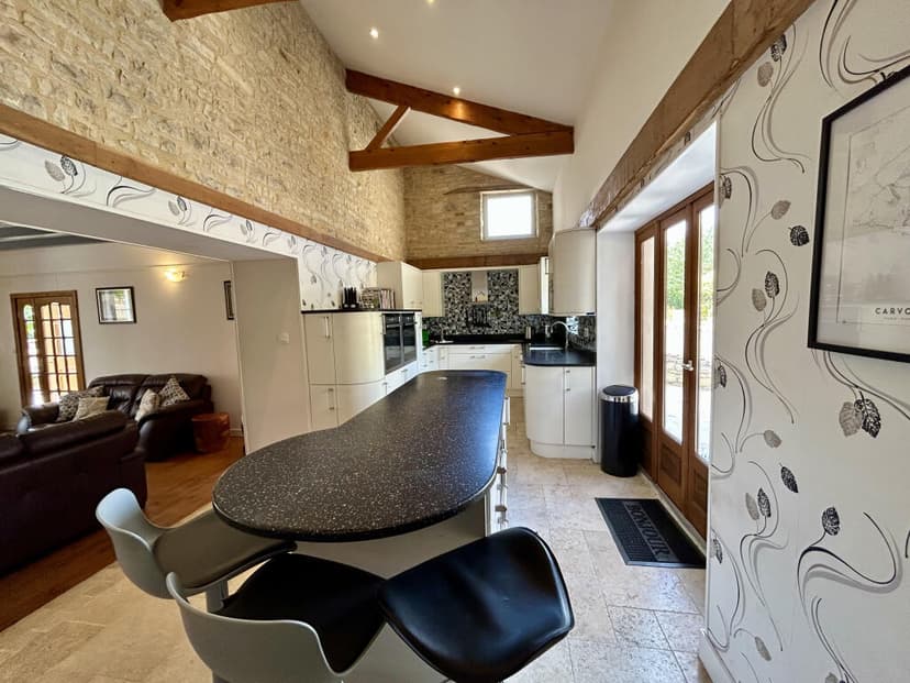 https://media.rightmove.co.uk/property-photo/6c102d50b/92106366/6c102d50b5784ab8d614bfd090eb6da6.jpeg