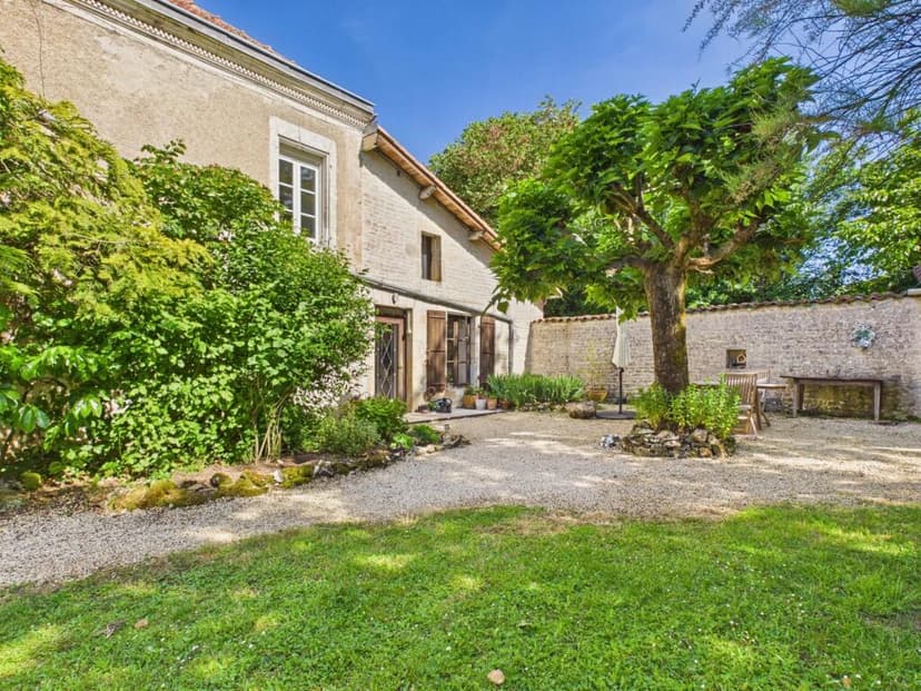 https://media.rightmove.co.uk/property-photo/702b08c61/89513514/702b08c61d2a1d4ba31d954d0dc16587.jpeg