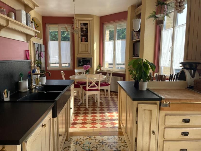 https://media.rightmove.co.uk/property-photo/71bbf372d/89617596/71bbf372d5d2d352b7d52fafebd1297a.jpeg