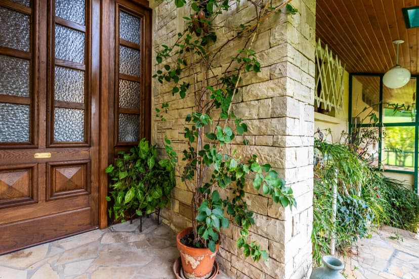 https://media.rightmove.co.uk/property-photo/7696021f5/92208468/7696021f5a23e548005f4d10f8f761ce.jpeg
