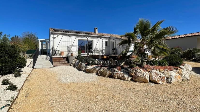https://media.rightmove.co.uk/property-photo/7c0b9152d/89404644/7c0b9152da2d9572bc028c53a4a75d80.jpeg