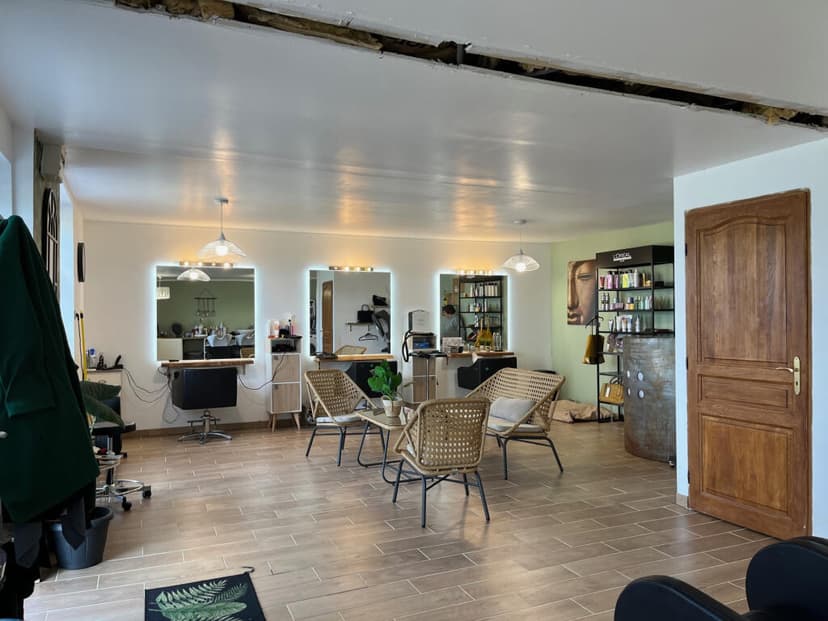 https://media.rightmove.co.uk/property-photo/8b5e04c76/90277719/8b5e04c76d62cbf5b9b3b3c04a091f3e.jpeg