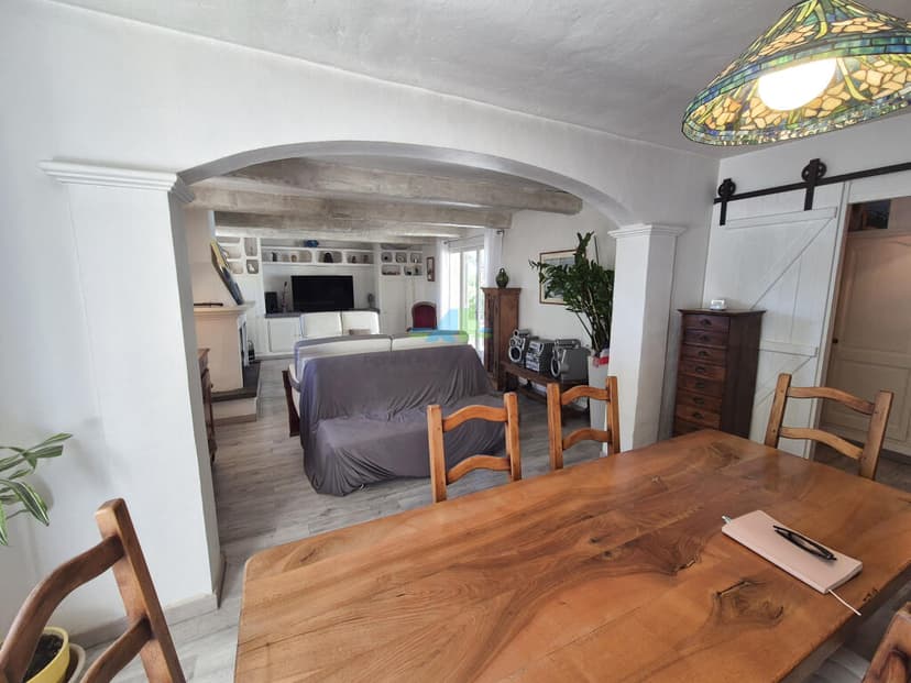 https://media.rightmove.co.uk/property-photo/93538561d/175005395/93538561dce1a17124addfb410b2581d.jpeg
