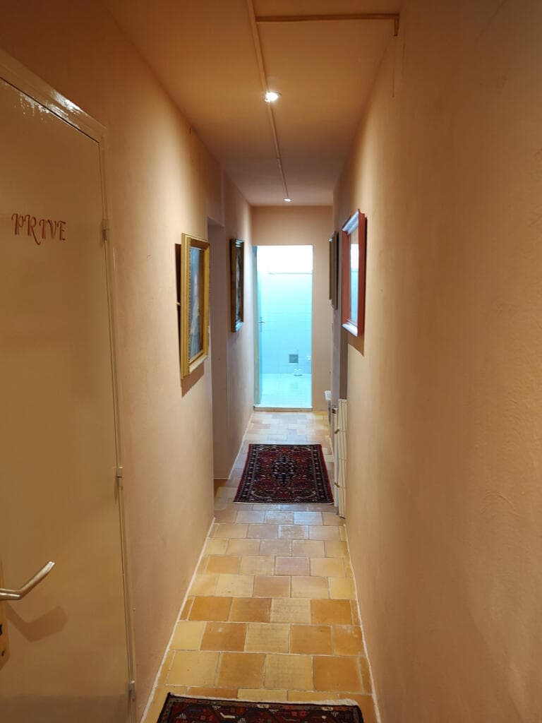 https://media.rightmove.co.uk/property-photo/97514f371/94381059/97514f3713bde1595761973d38cbc6da.jpeg