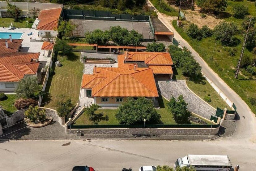https://media.rightmove.co.uk/property-photo/9d37ec6d5/89464278/9d37ec6d5a5a688a2bbc63b67b7f12a5.jpeg