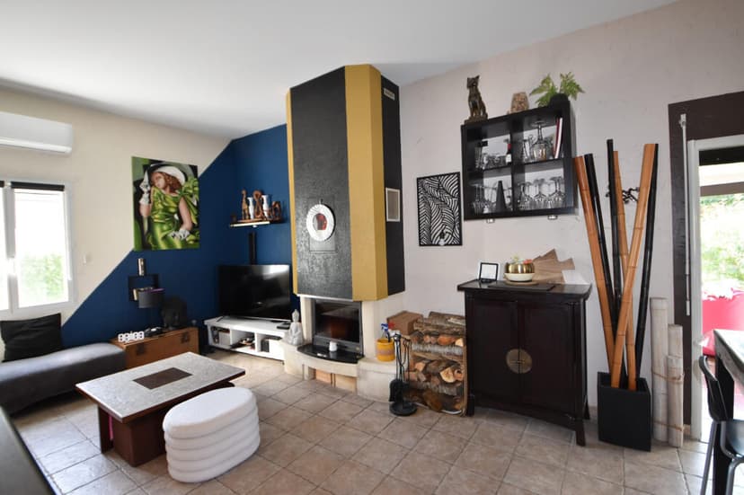 https://media.rightmove.co.uk/property-photo/9f06df60c/94380978/9f06df60cff0babcaca46c906736dc63.jpeg