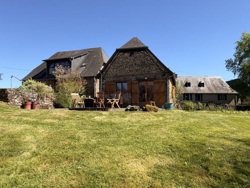 https://media.rightmove.co.uk/property-photo/a002d884e/90277512/a002d884e11894d12dae443f77d5287d.jpeg