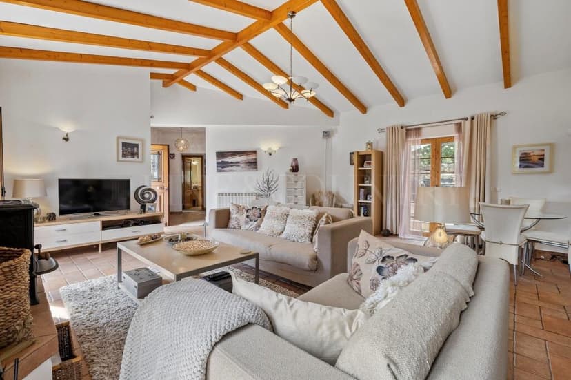 https://media.rightmove.co.uk/property-photo/ad6656bd3/91893606/ad6656bd302cce87f8ab515256ba6e9f.jpeg