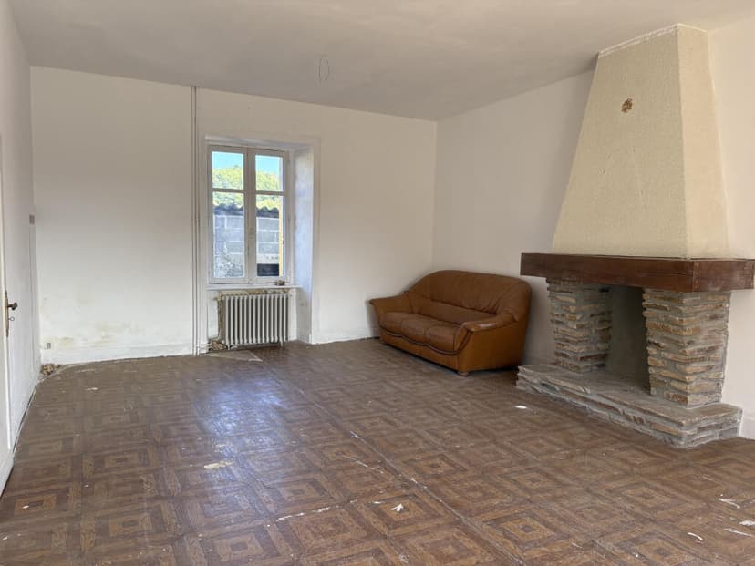 https://media.rightmove.co.uk/property-photo/b44327803/91772484/b443278033ca18fcd6e7e2349ad59f56.jpeg
