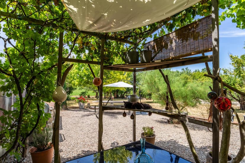 https://media.rightmove.co.uk/property-photo/b6d79901b/90950085/b6d79901b5d7fa084525e730746f4928.jpeg