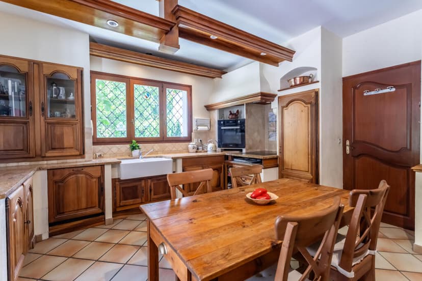 https://media.rightmove.co.uk/property-photo/b6ff8e1bf/92208537/b6ff8e1bf929f260a25a6854853156eb.jpeg