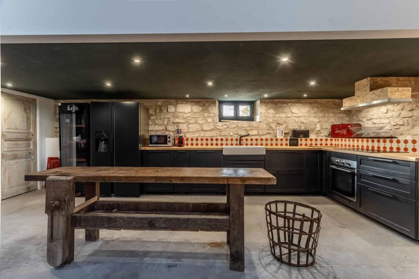 https://media.rightmove.co.uk/property-photo/b8129d6fe/92213049/b8129d6fed67a7f533171ac8aa56e052.jpeg