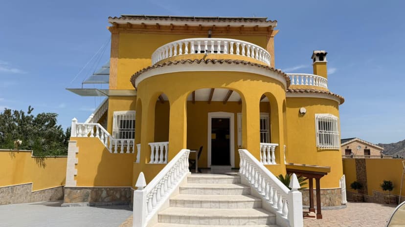 https://media.rightmove.co.uk/property-photo/b9f879514/92396310/b9f87951403f44276a89e6b2300a4986.jpeg