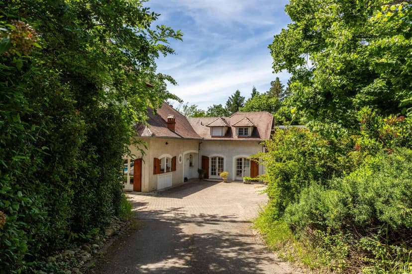https://media.rightmove.co.uk/property-photo/bbd6fd5fe/92208615/bbd6fd5fef78a06bcaa89cce4bb71e2f.jpeg