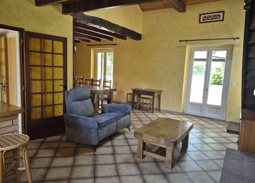 https://media.rightmove.co.uk/property-photo/be46a5b99/89669118/be46a5b99553a3356c1f9a58c78385dd.jpeg